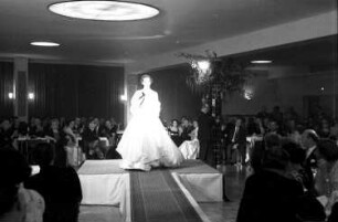 Modenschau der Haute Couture im Hotel Turenne