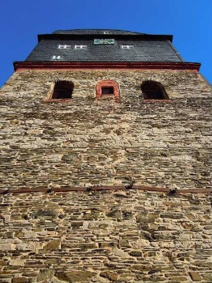 Harzgerode - Turm der Bergkirche : Die Kleinstadt im Unterharz hat sich zum lokalen Wirtschaftsstandort und Touristenziel entwickelt. Der Turm der Bergkirche Sankt Marien ist aus Feldsteinen erbaut worden. Aufgenommen in Harzgerode am 16. Oktober 2011