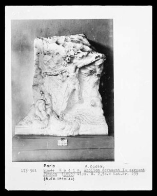 Apollon écrasent la serpent Python