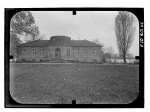 Ivenack. Teehaus (um 1770) im Park. Eingangsseite