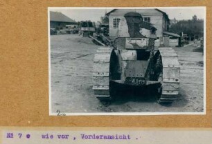 Foto der Vorderansicht eines von Renault gebauten französischen Tanks (Panzer)