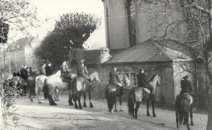 Osterreiter in Ostro : Gesellschaftliche Volkskultur - Frühling. Ort: Wotrow / Ostro. Saatreiten bzw. Reiten um die Fluren in Ostro, am Ostersonntag früh um 5 Uhr.