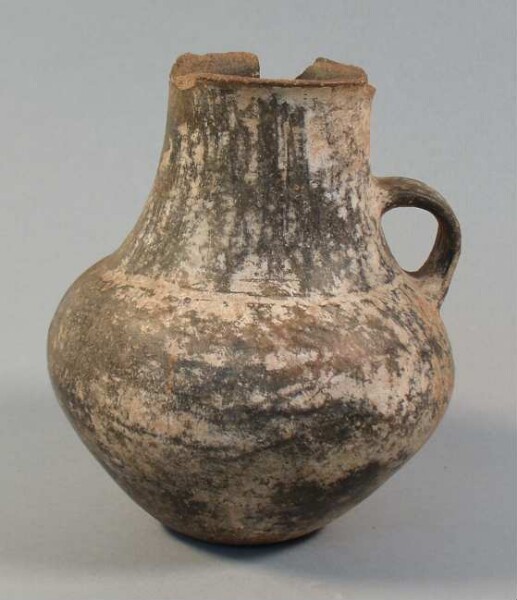 Clay vessel with handle