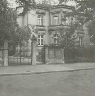 Dresden-Südvorstadt, Altenzeller Straße 39. Villa (1885; A. Seifert). Straßenansicht mit Einfriedung