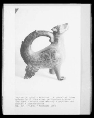 Mittelalterliches Aquamanile in Form eines geflügelten Drachen
