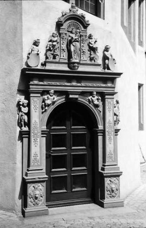 Freiburg i. Br.: Basler Hof: Portal im Treppenturm