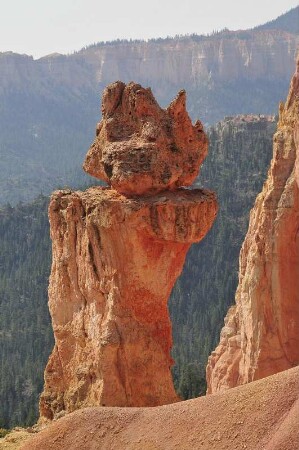 Sandsteinfelsen im Bryce Canyon Nationalpark : Von zahlreichen Aussichtspunkten können Besucher im Bryce Canyon Nationalpark die unterschiedlichen Sandsteinformationen und Felsnadeln, so genannte "Hoodoos", betrachten. Aufgenommen am 18. August 2012