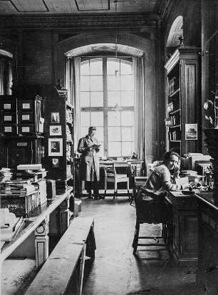 Erhart Kästner und Charlotte Boden als junge wissenschaftliche "Hilfsarbeiter" in der Sächsischen Landesbibliothek