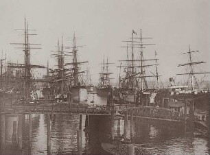 Hamburg, Hafen und Landungsbrücke in St. Pauli