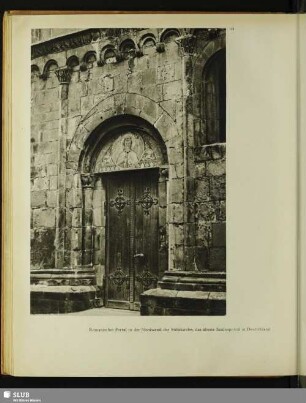 Romanisches Portal in der Nordwand der Stiftskirche, das ältestes Säulenportal in Deutschland