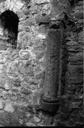 Staufen: Staufener Burg; Säulenrest im Turm