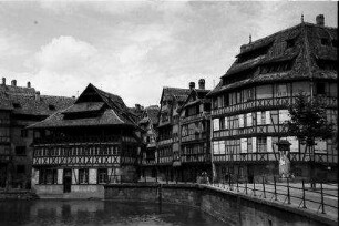 Straßburg: An der Schleuse, Fachwerkhäuser, am Eingang zum Pflanzbad