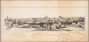 Panorama-Stadtansicht von Freiberg in Sachsen von Norden, von links nach rechts neue Jakobikirche, Donatsturm, Nikolaikirche, Rathausturm, Stadtkirche St. Petri, Dom St. Marien und Schloss Freudenstein
