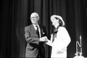 38. Tagung 1988 Physik: Gräfin Sonja Bernadotte als Präsidentin mit Lennart Bernadotte