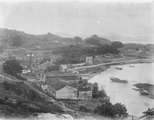 Stadtbild : Blick auf Häuser der Stadt und Bucht