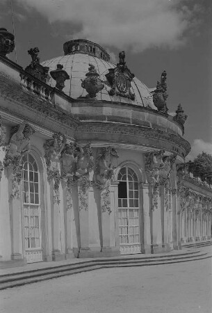 Potsdam. Schloss Sanssouci, Mittelbau, Gartenseite