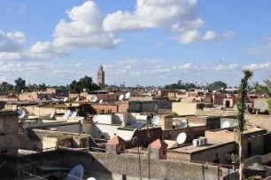 Blick zum Koutoubiya Minarett : Blick über die Kasbah von Marrakesch, aufgenommen am 04.11.2008