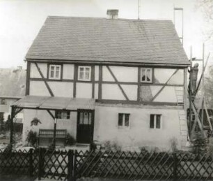 Dörnthal (Pfaffroda-Dörnthal), Hauptstraße 59. Bauernhaus (Hof Nr. 38). Straßenfront mit Vorgarten