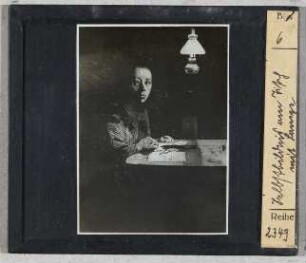 Käthe Kollwitz: Selbstbildnis am Tisch mit Lampe