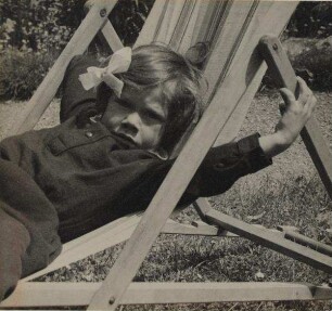 Karin Artin im Liegestuhl