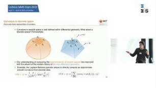 Discrete Differential Geometric Formulations for Mesh-Independent Three-Phase Dynamic Contact Angle Modelling in Multiphase Flows