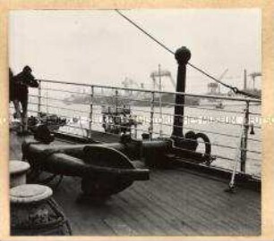 Großer Anker auf einem Schiffsdeck