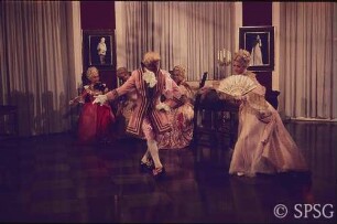 Filmaufnahmen "Modecocktail" mit Günter Pfitzmann, Schloss Charlottenburg.