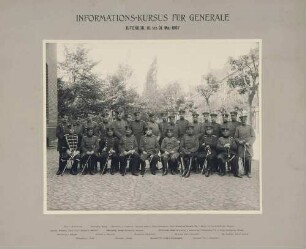 Max von Fabeck, Jüterborg, Informations-Kurs für Generale 16.-31. Mai 1907, sechsundzwanzig Offiziere in Uniform und Mütze, vorwiegend Brustbilder