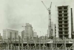 Berlin. Karl-Marx-Allee während des Baus