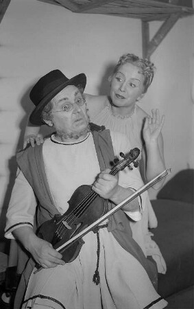 Szenenbilder aus der Operette "Orpheus in der Unterwelt" von Jaques Offenbach an der Komischen Oper Berlin : Rollenporträts