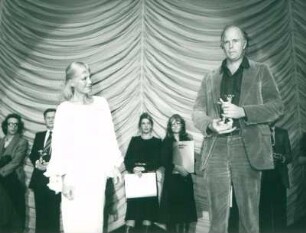 IFF 1980. Preisverleihung. Ingrid Thulin und Richard Pearce, Regisseur. Goldener Bär