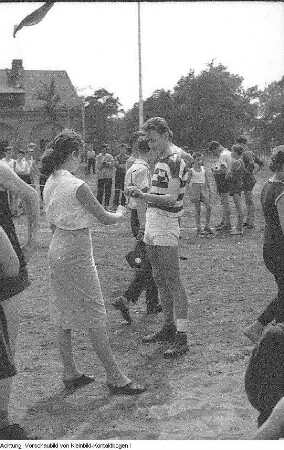 Dresden, Kindersport, Turnübungen in der 32. POS Paul Gruner, Jugendgruppe der BSG Aufbau Dresden-Mitte, Waldlauf am Pionierpalast "Walter Ulbricht", Mutter- und Kindersport des Sportclub (SC) Einheit Dresden-Mitte, Abnahme des Sportabzeichens, Schulsport, u.a., Dezember 1956