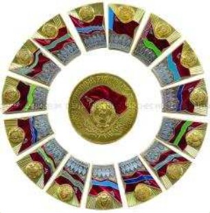 Abzeichen der sowjetischen Unionsrepubliken und der UdSSR (16 Stück), montiert in Originalkarton (mit Deckel)