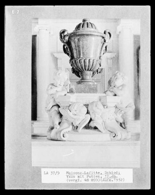 Vase mit Putten