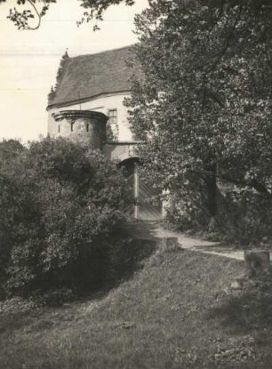 Scharfenberg, Schloss Scharfenberg, Südwestseite mit Torbau