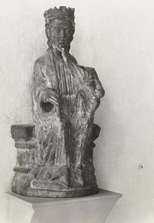 Thronende Marienfigur