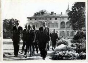 Konrad Adenauer empfängt den thailändischen Ministerpräsidenten Songram in Bonn