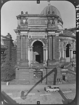 Dresden-Altstadt. Ausstellungsgebäude des Sächsischen Kunstvereins (1886-1893; K. Lipsius). Südseite (Teilansicht) mit Glaskuppel (sog. Zitronenpresse)