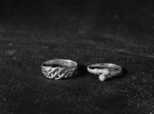 Ring mit Perlen