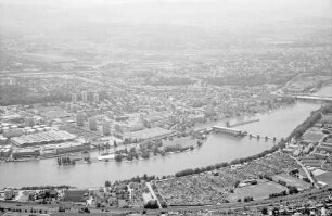 Basel (Schweiz): Rhein mit Birsfelden