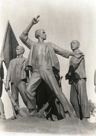 Weimar. Nationale Gedenkstätte Buchenwald auf dem Ettersberg. Buchenwald-Denkmal (F. Cremer). Teilansicht