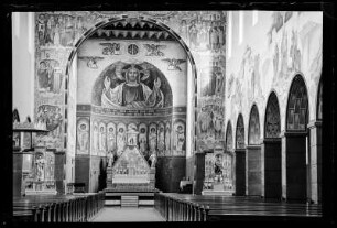 Regensburg. Pfarrkirche St. Anton, Blick zum Altar