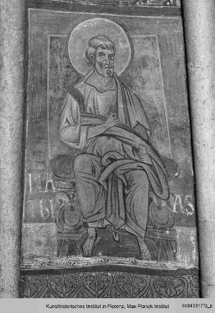 Apostel Matthias - Oberste Zone und erste Figurenreihe