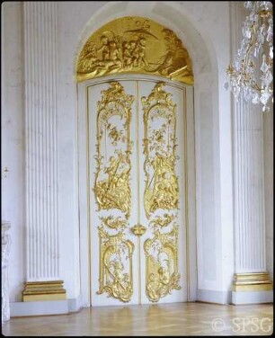 Berlin, Schloss Charlottenburg, Neuer Flügel, Weißer Saal, R. 362, Nördliche Tür der Westwand.