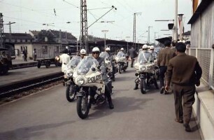 Freiburg: Polizeieskorte auf Motorrädern