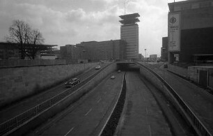 Köln: Nord-Süd-Fahrt, Schnellstraße, Ausfahrt und Unterführung, Cäcilienstraße