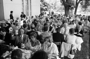 27. Tagung 1977 Chemiker; Bayrisches Frühstück: Blick über die Tischreihen