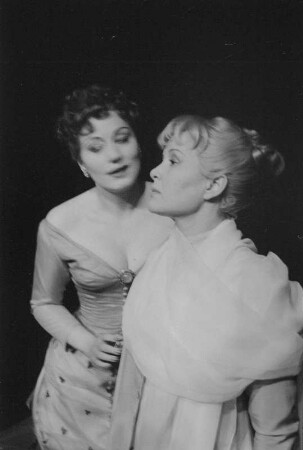 Szenenbilder aus "Um Lucretia" von J. Giraudoux. it K. Braun u. a. Schloßpark-Theater Berlin, Erstaufführung 21.04.1955