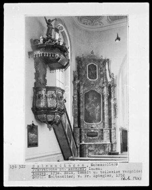 Kanzel und nördlicher Seitenaltar