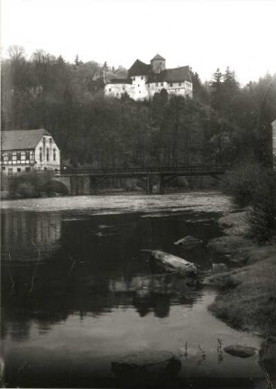 Lengefeld-Rauenstein. Schloß (1630). Ansicht von Osten über die Flöha mit Brücke